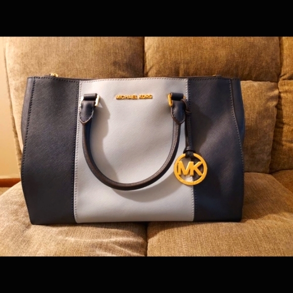 Michael Kors Handbags - Michael Kors TwoTone Crossbody